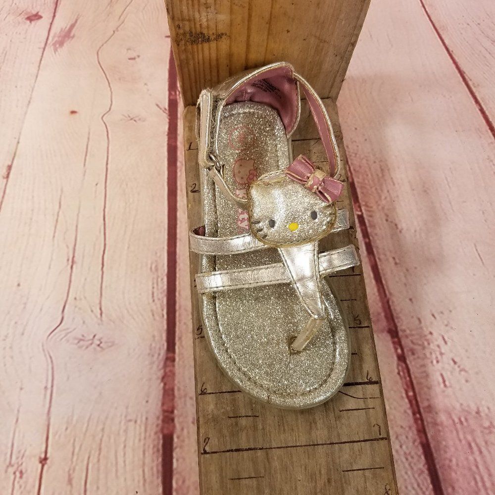 Hello Kitty Sandals 8 - Picture 2 of 4